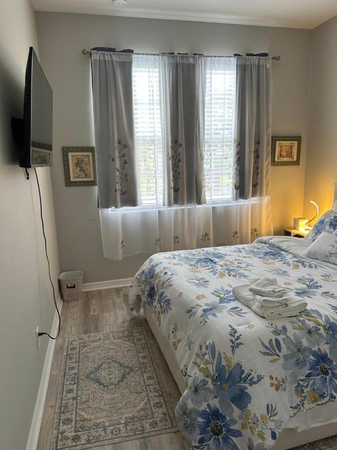 Homestay Quiet In A Family Lehigh Acres